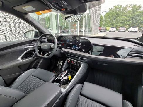 Used 2025 Audi SQ5 Premium Plus AWD/4WD image 24