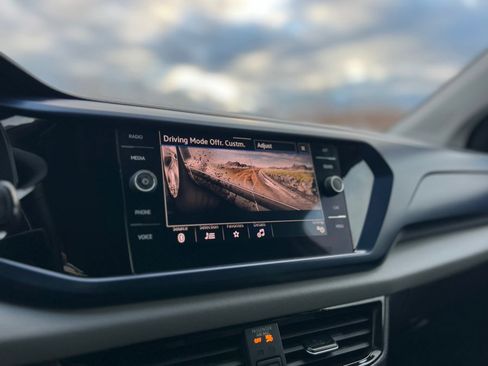 Used 2023 Volkswagen Taos SE image 25