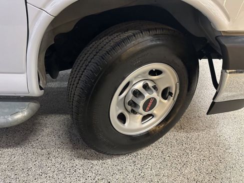 Used 2024 GMC Savana 2500 w/ Driver Convenience Package image 27