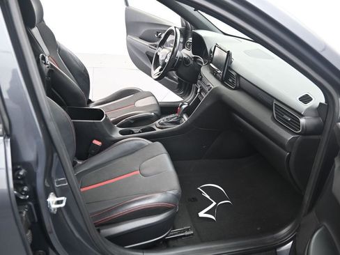 Used 2020 Hyundai Veloster Turbo FWD image 17