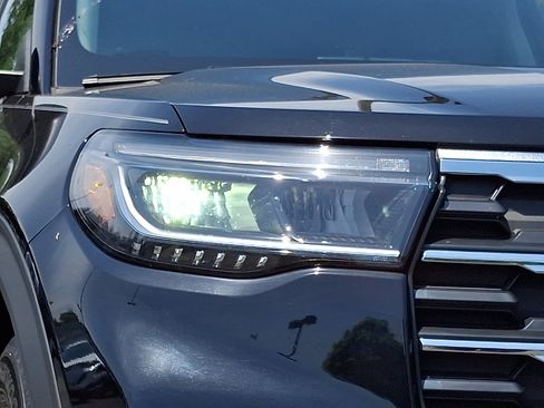 Certified 2025 Ford Explorer Active AWD/4WD image 9