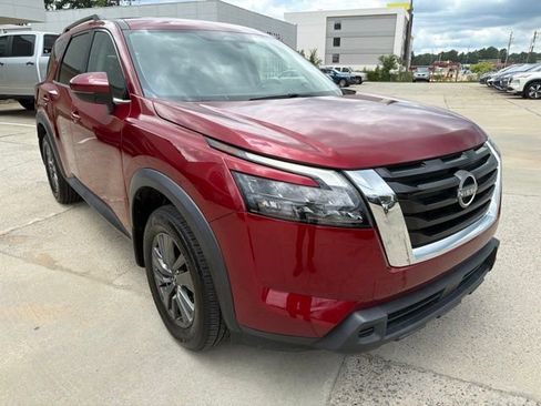 Used 2024 Nissan Pathfinder SV FWD image 4