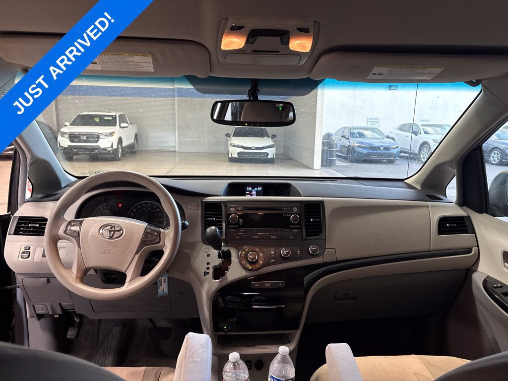 Used 2012 Toyota Sienna LE w/ Towing Pkg FWD image 5