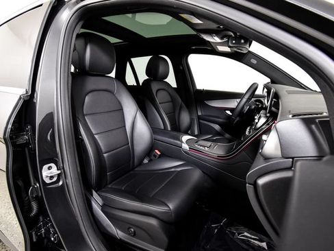 Certified 2022 Mercedes-Benz GLC 300 image 33