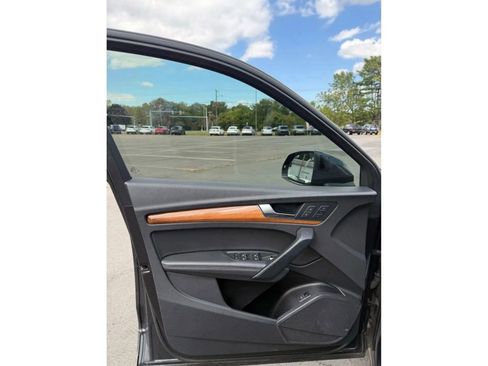 Used 2021 Audi Q5 2.0T Premium Plus w/ Premium Plus Package image 9