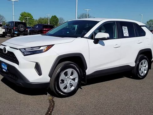 Used 2025 Toyota RAV4 LE AWD/4WD image 4
