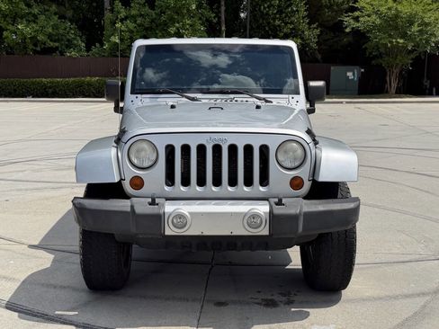 Used 2012 Jeep Wrangler Unlimited Sahara w/ Connectivity Group AWD/4WD image 2