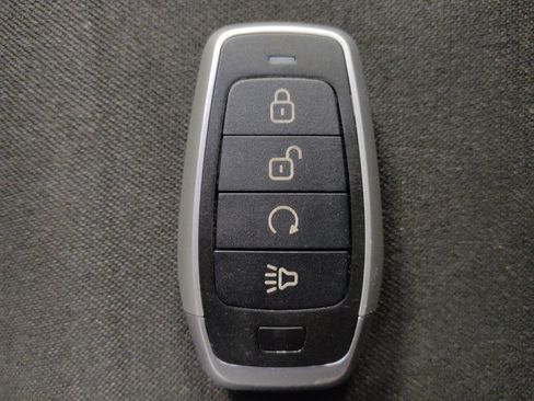 Used 2018 GMC Terrain SLE image 32