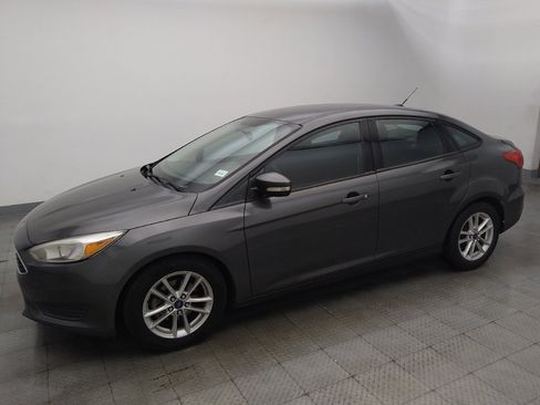 Used 2016 Ford Focus SE FWD image 2