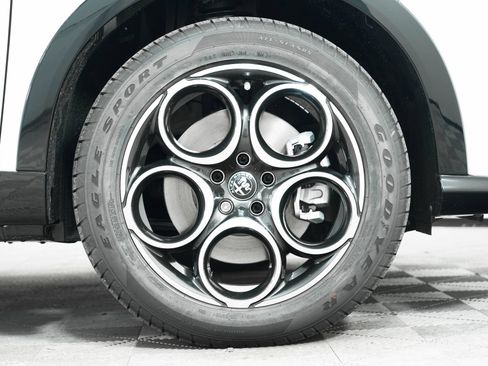 New 2025 Alfa Romeo Tonale AWD/4WD image 9