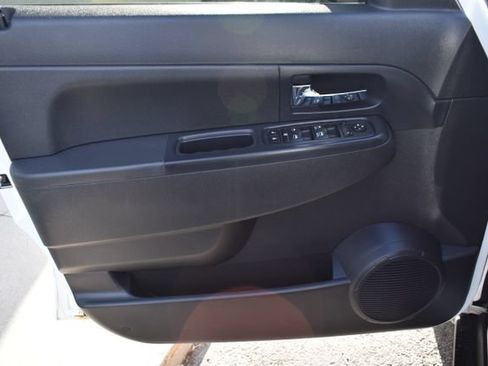 Used 2012 Jeep Liberty Sport AWD/4WD image 16