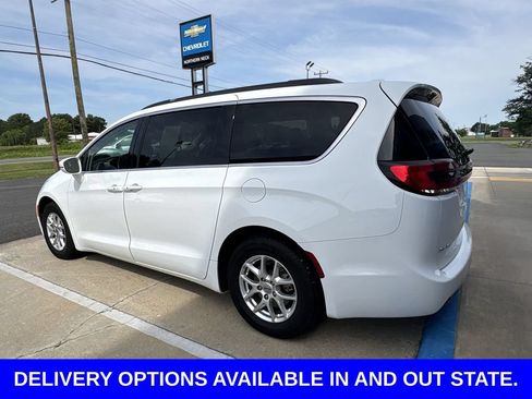 Used 2022 Chrysler Pacifica Touring-L FWD image 6