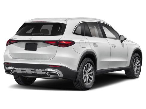 Used 2024 Mercedes-Benz GLC 300 4MATIC image 2
