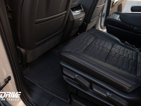 Used 2025 Cadillac Escalade Sport Platinum w/ LPO, ONYX Package image 18