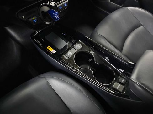 Used 2022 Toyota Prius XLE AWD/4WD image 24