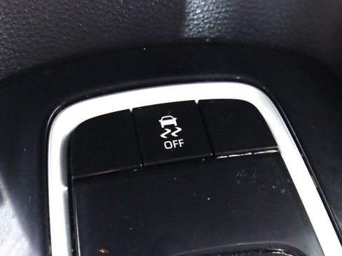 Used 2020 Toyota Corolla LE FWD image 22