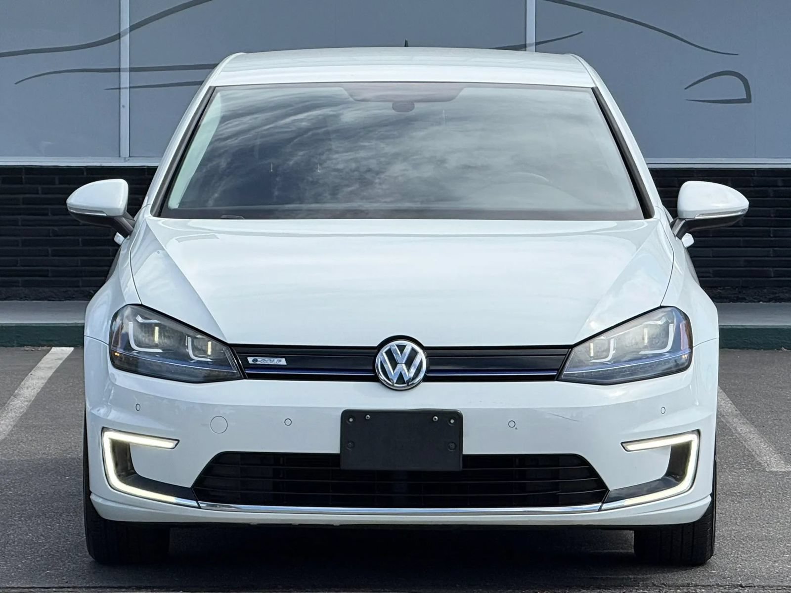 Used 2015 Volkswagen e-Golf SEL Premium FWD image 2