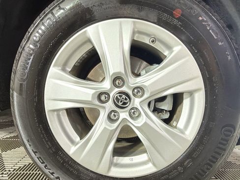 Used 2019 Toyota RAV4 XLE w/ Convenience Package FWD image 36