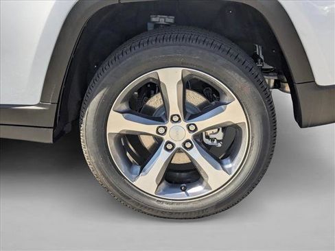 New 2026 Jeep Grand Cherokee Limited RWD image 10