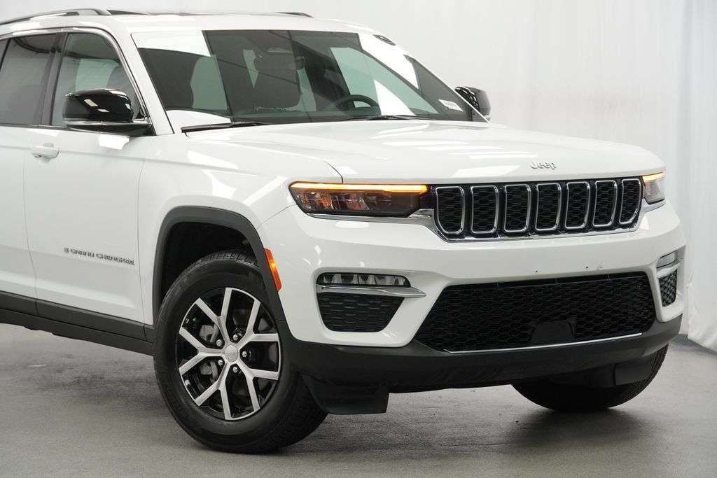 Certified 2025 Jeep Grand Cherokee Limited AWD/4WD image 6