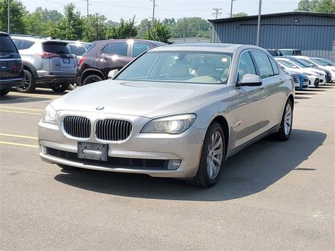 Used 2011 BMW 750Li xDrive image 2
