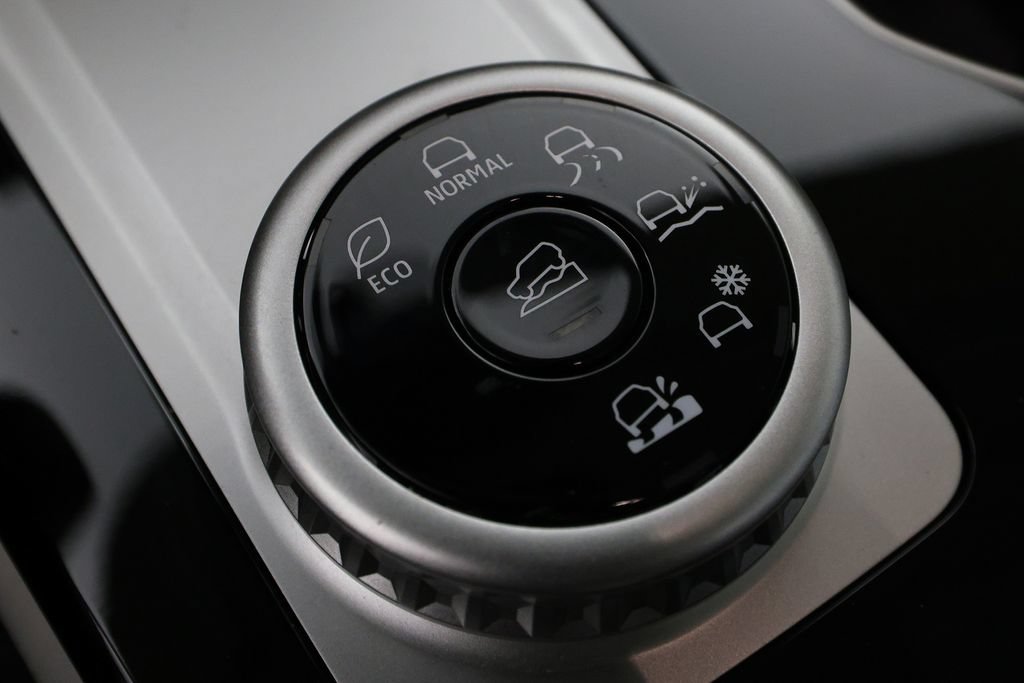 Used 2025 Mitsubishi Outlander AWD image 27