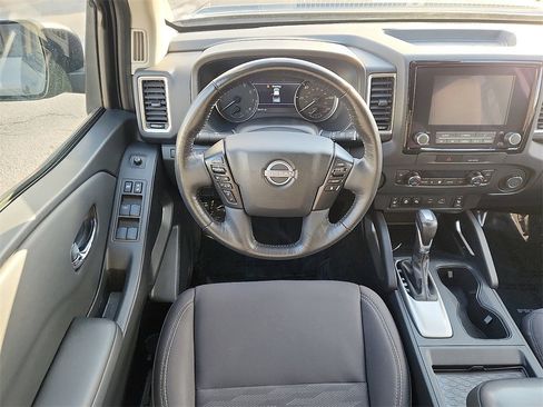 Used 2022 Nissan Frontier SV image 11