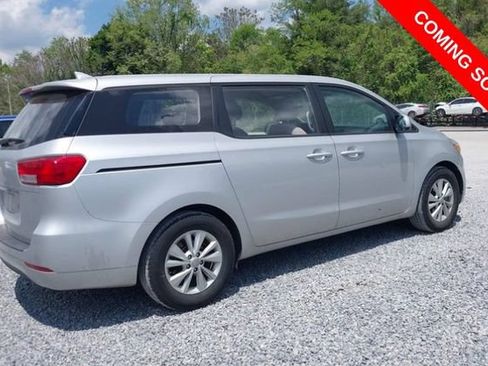 Used 2018 Kia Sedona L FWD image 4