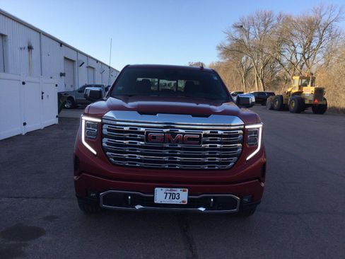 Used 2024 GMC Sierra 1500 Denali w/ Technology Package AWD/4WD image 3