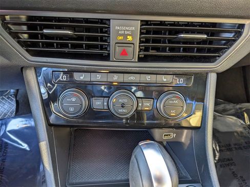 Used 2019 Volkswagen Jetta SEL Premium image 24