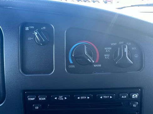 Used 2006 Ford E-150 and Econoline 150 Cargo image 14