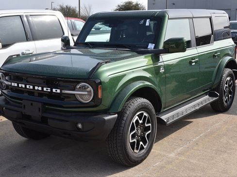 Used 2025 Ford Bronco Outer Banks image 2