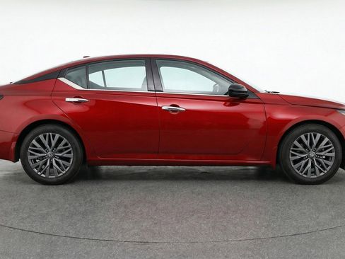 Used 2025 Nissan Altima 2.5 SV image 11