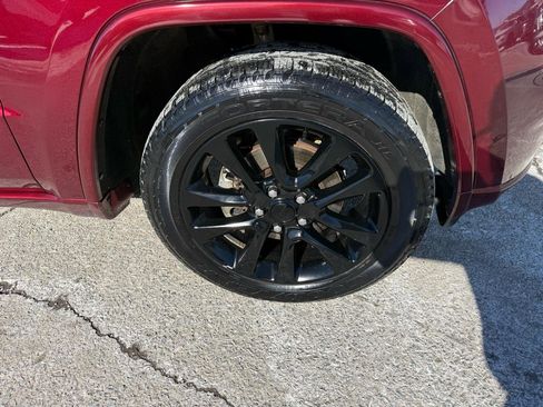 Used 2017 Jeep Grand Cherokee Altitude image 10