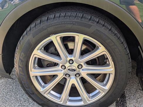 Used 2017 Ford Explorer Limited w/ Equipment Group 303A AWD/4WD image 33