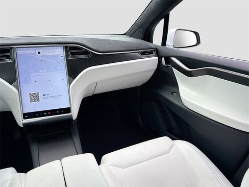 Used 2017 Tesla Model X 75D image 17