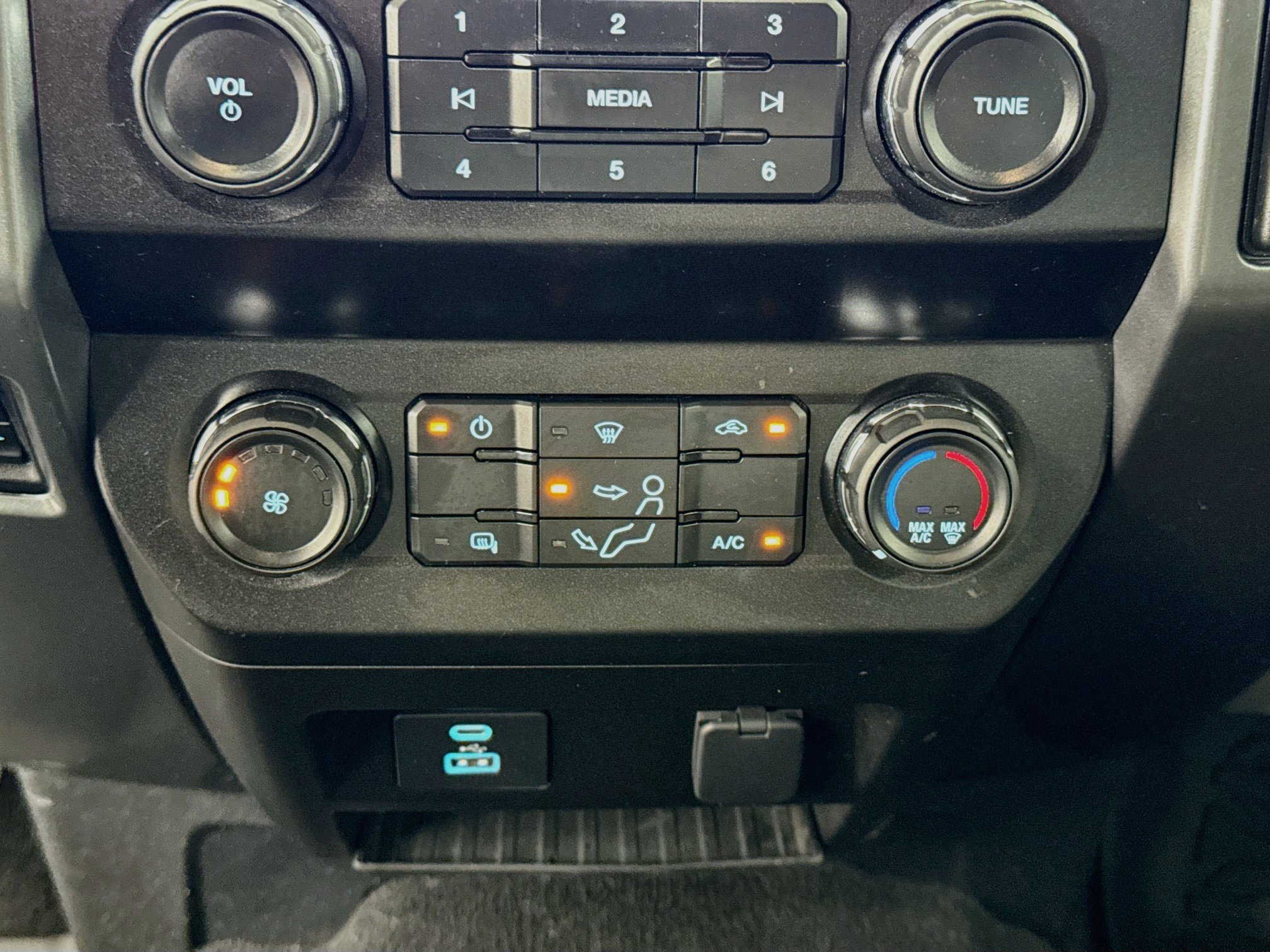 Used 2021 Ford F250 XLT w/ XLT Value Package AWD/4WD image 23