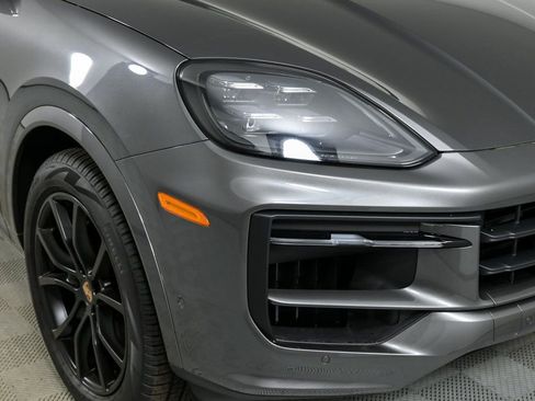 Certified 2025 Porsche Cayenne Coupe image 38