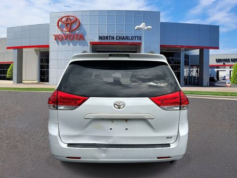 Used 2012 Toyota Sienna XLE FWD image 6