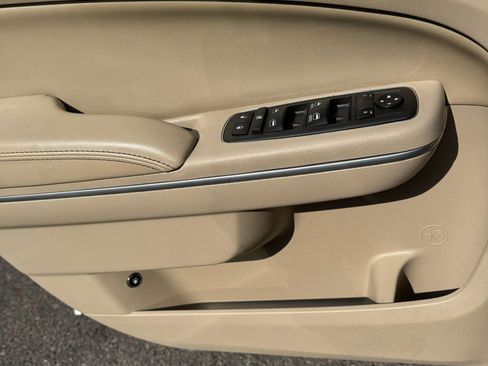 Used 2013 Chrysler 300 image 8