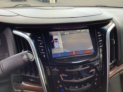 Used 2018 Cadillac Escalade ESV Premium Luxury AWD/4WD image 19
