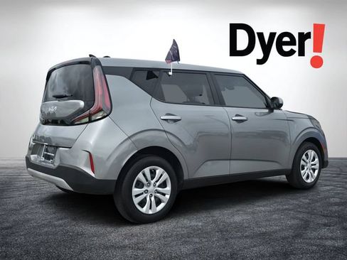 Certified 2024 Kia Soul LX FWD image 3