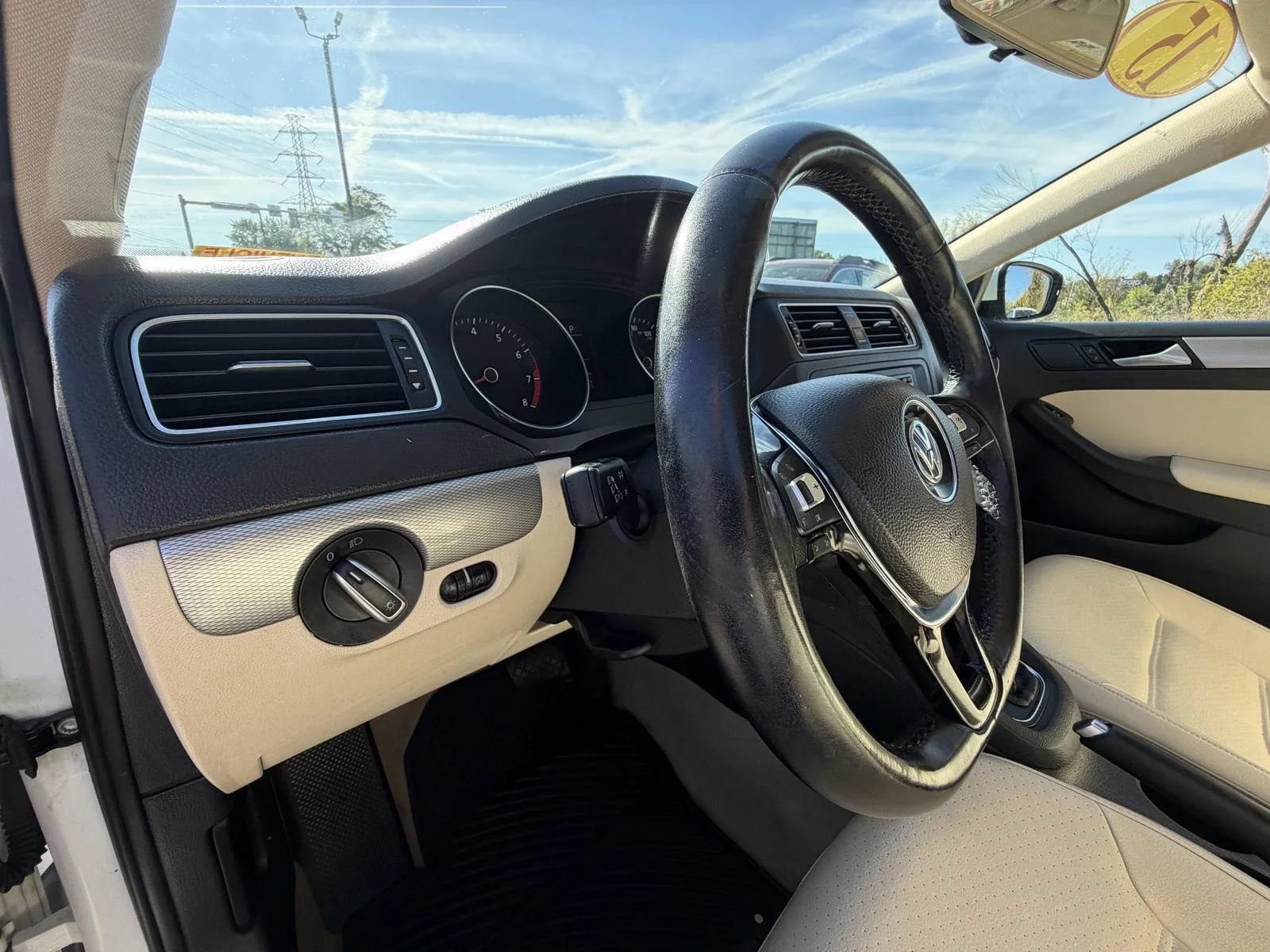 Used 2015 Volkswagen Jetta SE FWD image 12