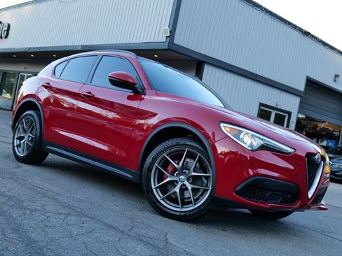 Used 2018 Alfa Romeo Stelvio Ti Sport image 1