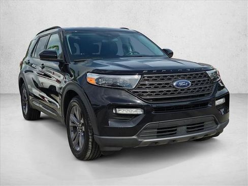 Used 2022 Ford Explorer XLT w/ Equipment Group 202A RWD image 3