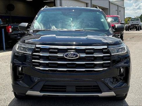 Certified 2025 Ford Explorer Active w/ Active Comfort Package RWD image 2