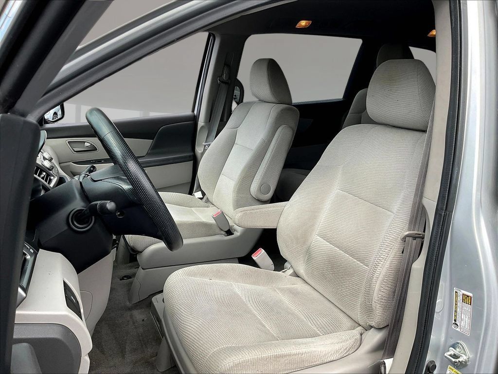 Used 2011 Honda Odyssey LX image 20