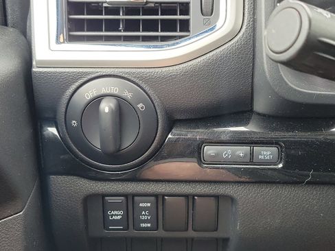 Used 2021 Nissan Titan SV w/ SV Convenience Package image 30