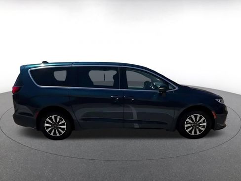 Used 2023 Chrysler Pacifica Touring-L FWD image 13