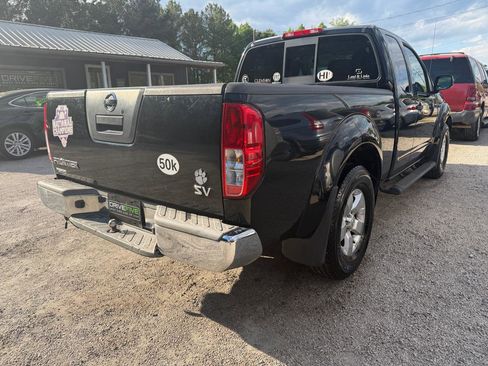 Used 2012 Nissan Frontier SV RWD image 4